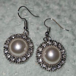 Premier Designs Pearl / Gem Earrings